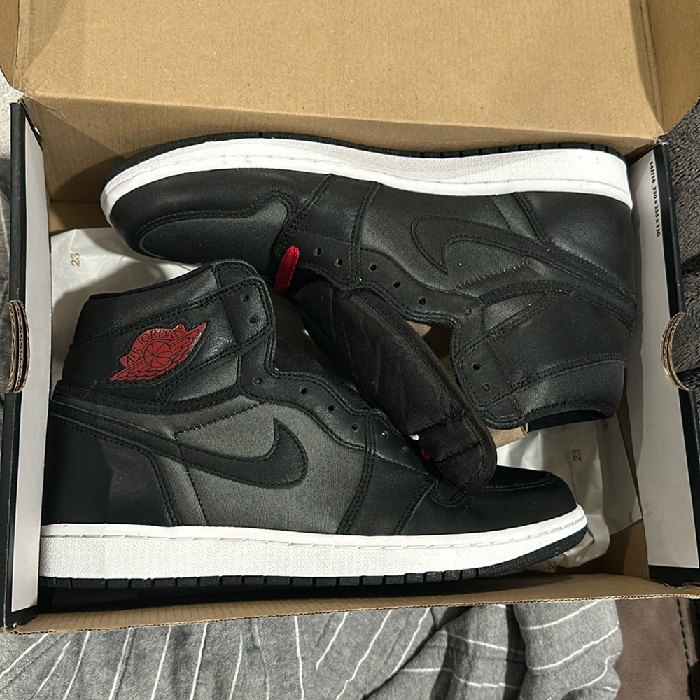 NIB Air Jordan 1 Mid size 10
